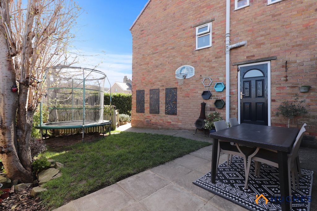 Property photo 2 of 33