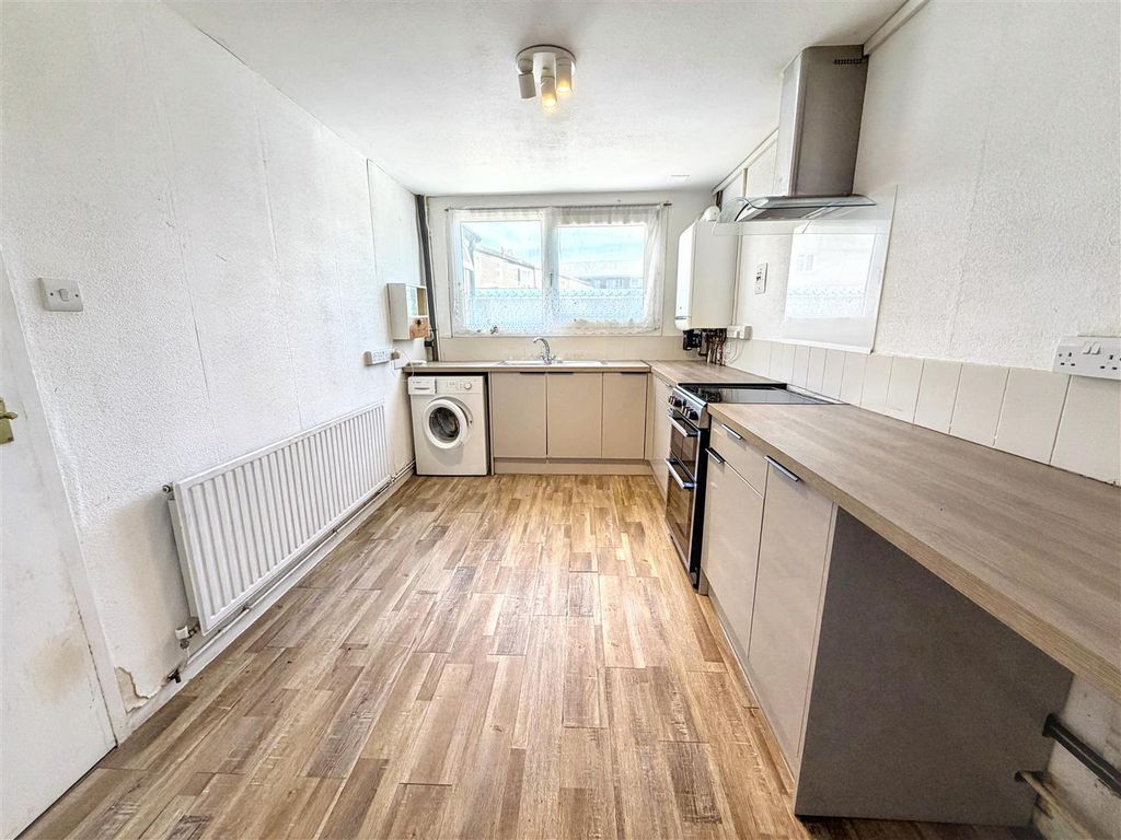 Property photo 3 of 17 Kitchen/Diner