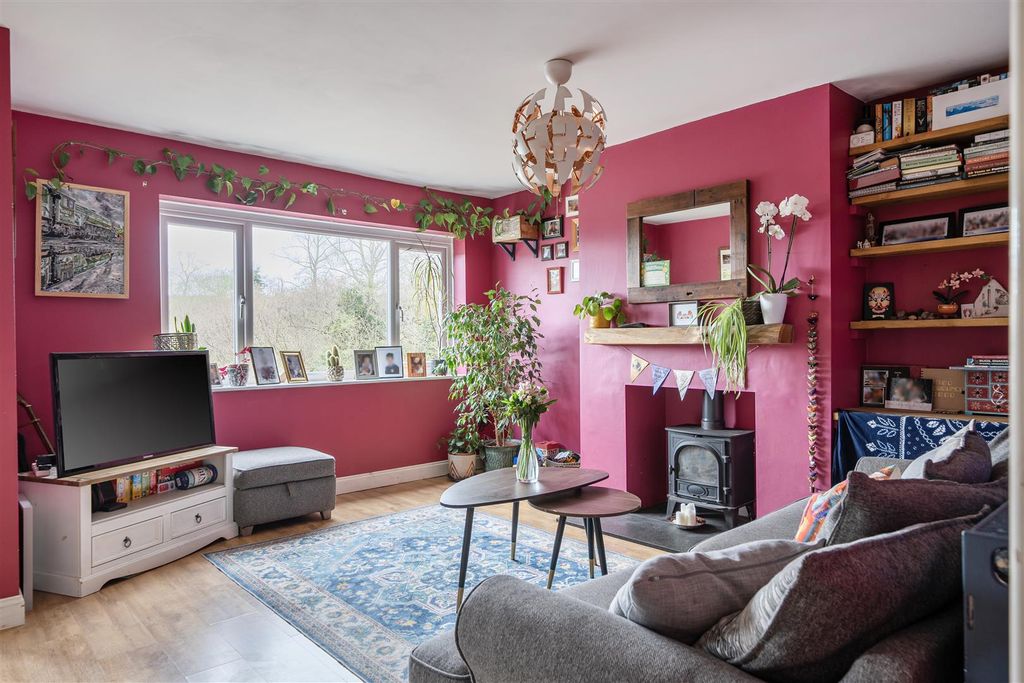 Property photo 2 of 23 Lounge