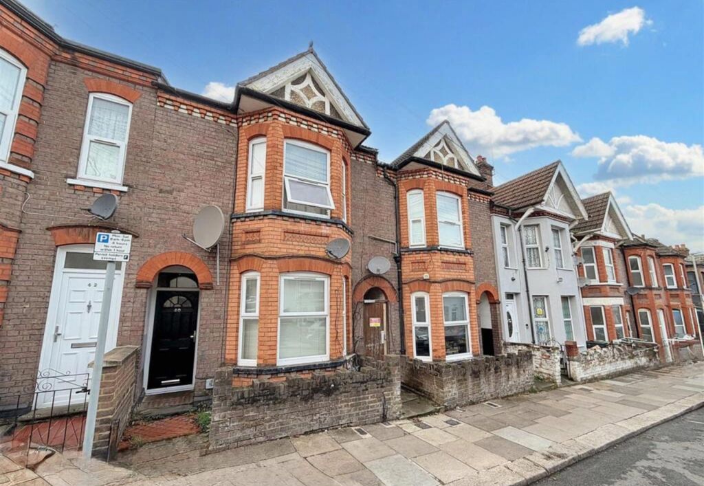 Property photo 1 of 20 6 Bed Terraced House For Sale Lyndhurst Road, Luton Lu1
