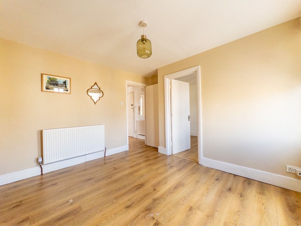 Property photo 3 of 12 5369423