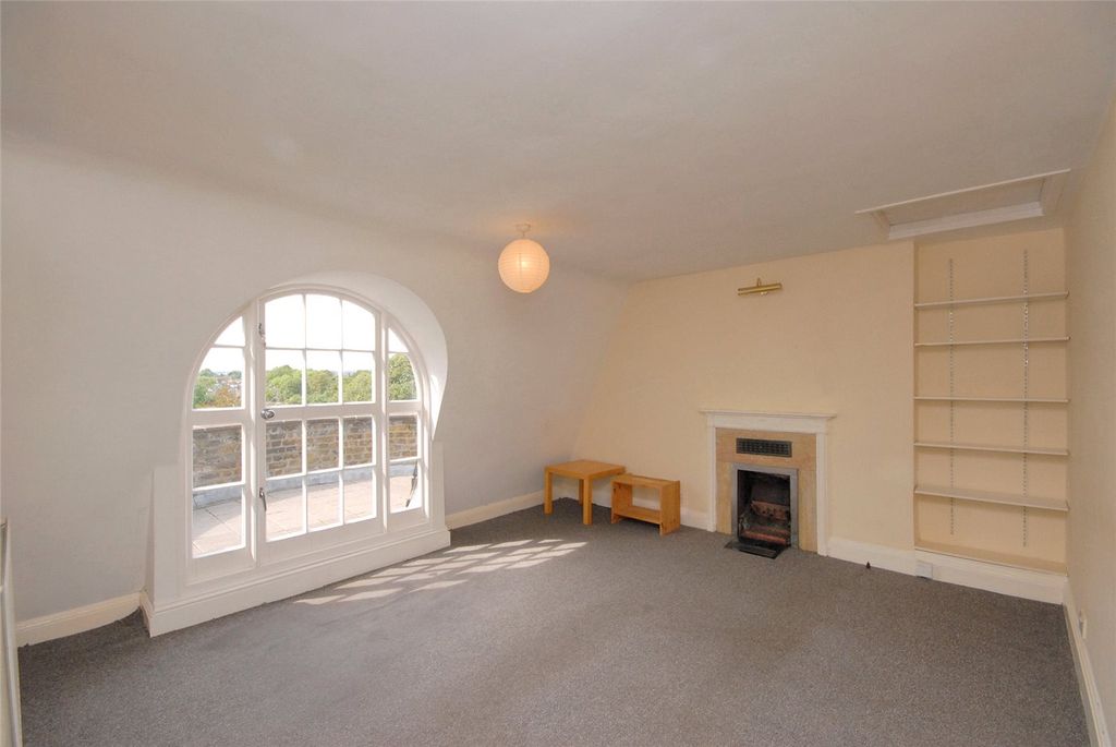 Property photo 2 of 12 Picture No. 13