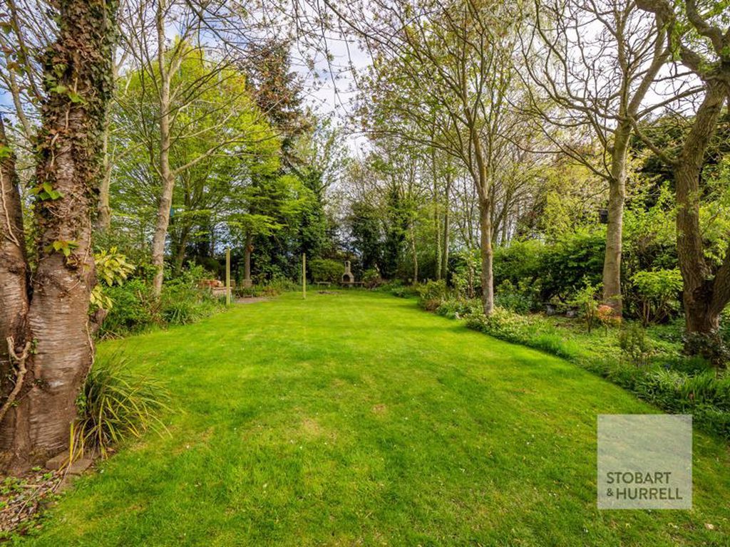 Property photo 2 of 14 Lawn Garden