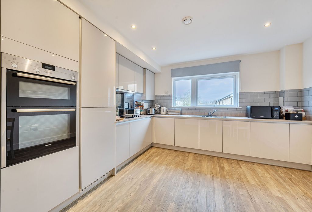 Property photo 2 of 21 1396829-9-6964F9c...