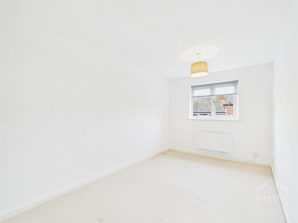 Property photo 1 of 8 Bedroom