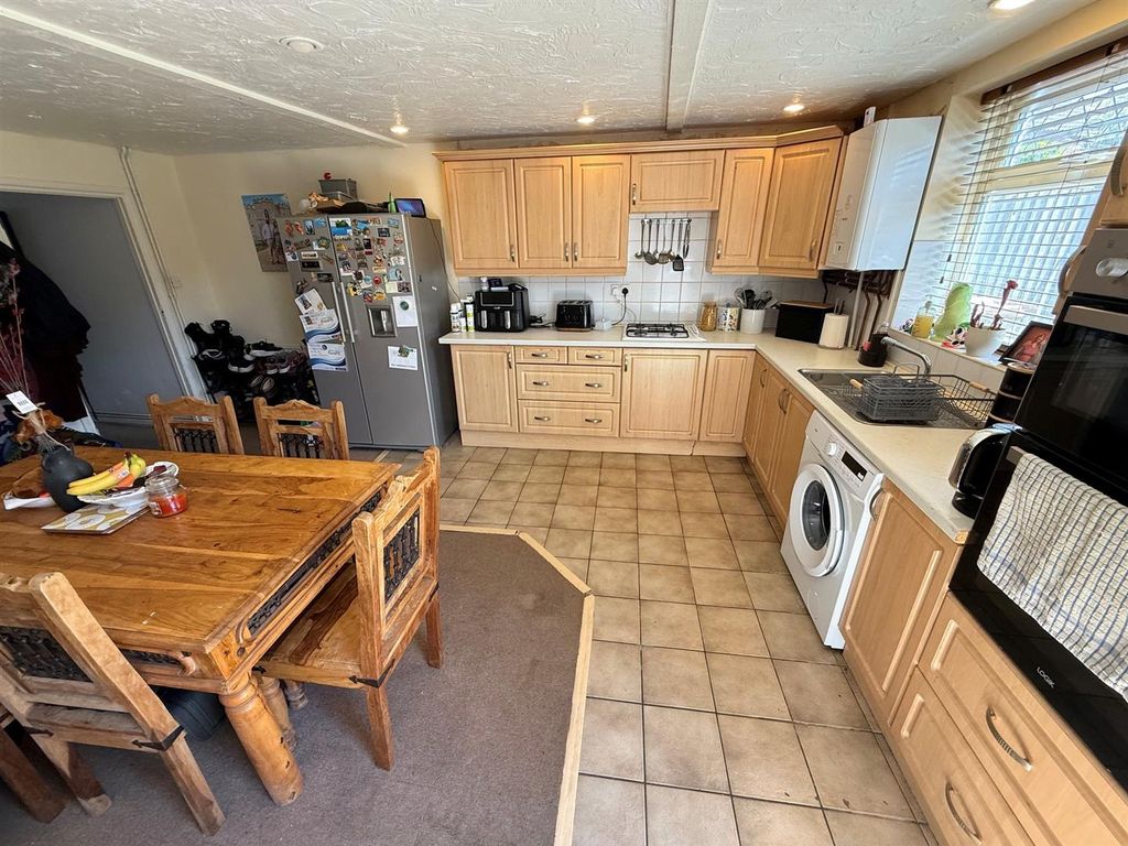 Property photo 3 of 14 Kitchen/Diner
