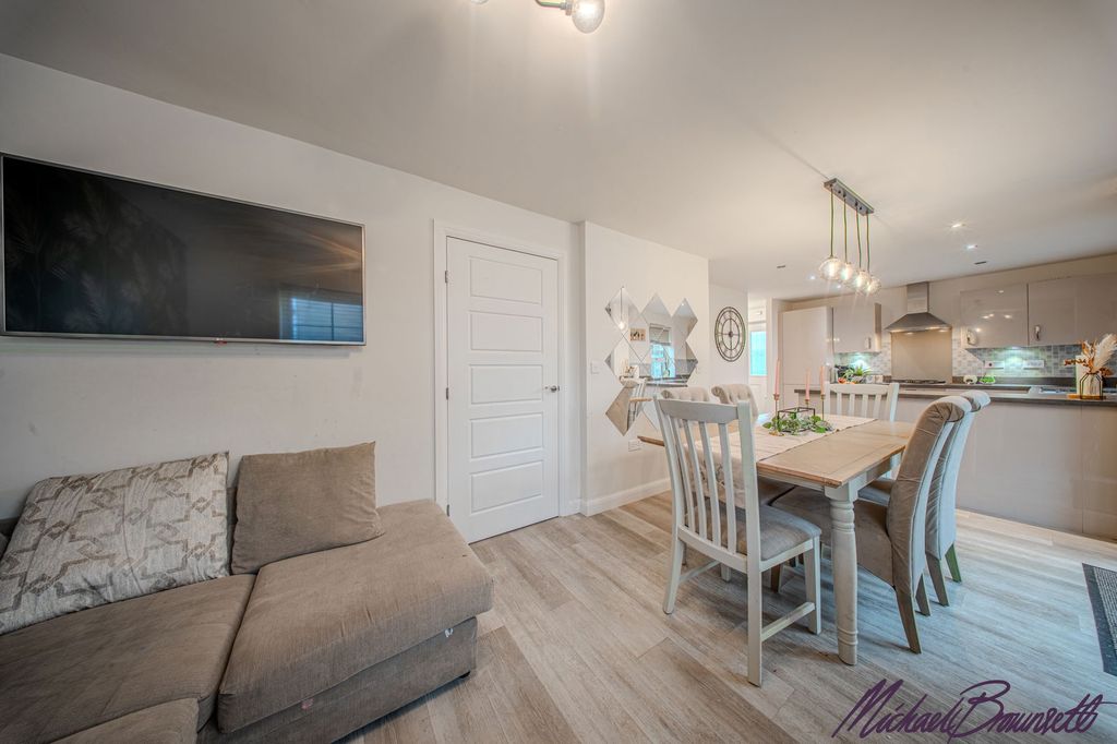 Property photo 3 of 31