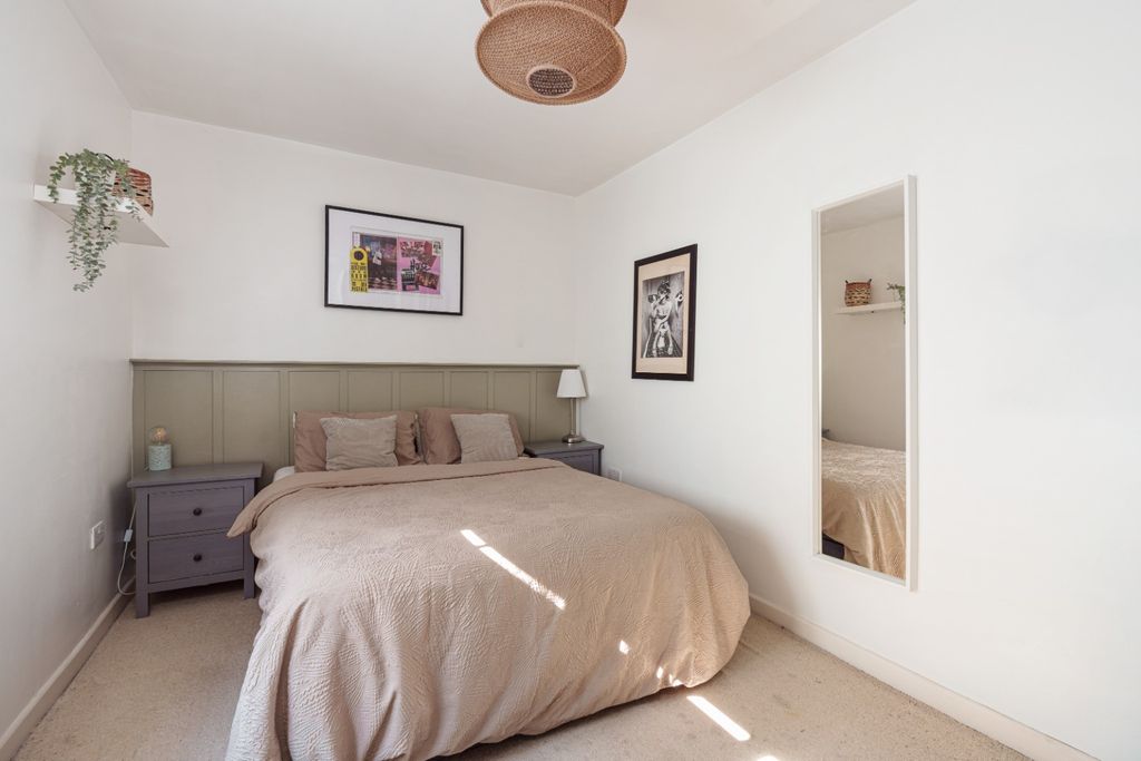 Property photo 3 of 12 4268883
