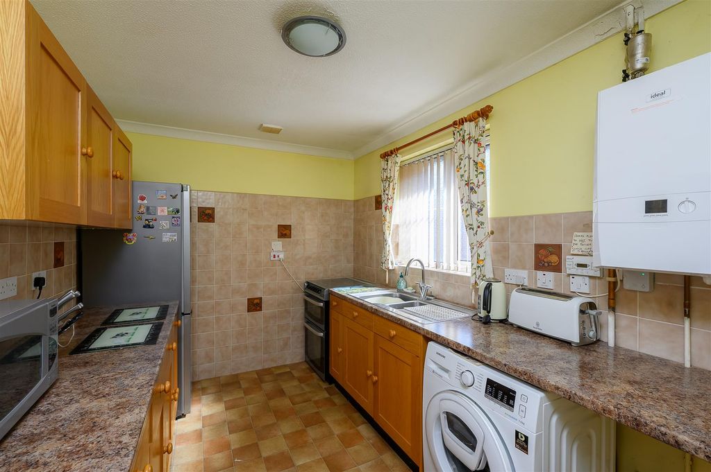 Property photo 3 of 14 Kitchen