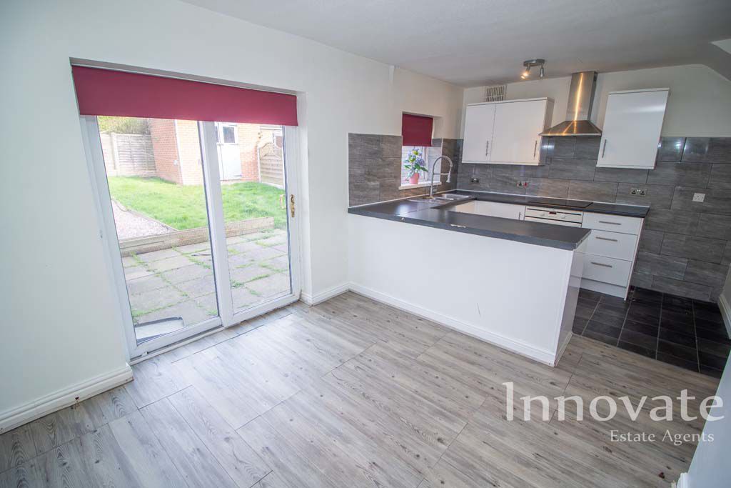 Property photo 3 of 12 Photo 4