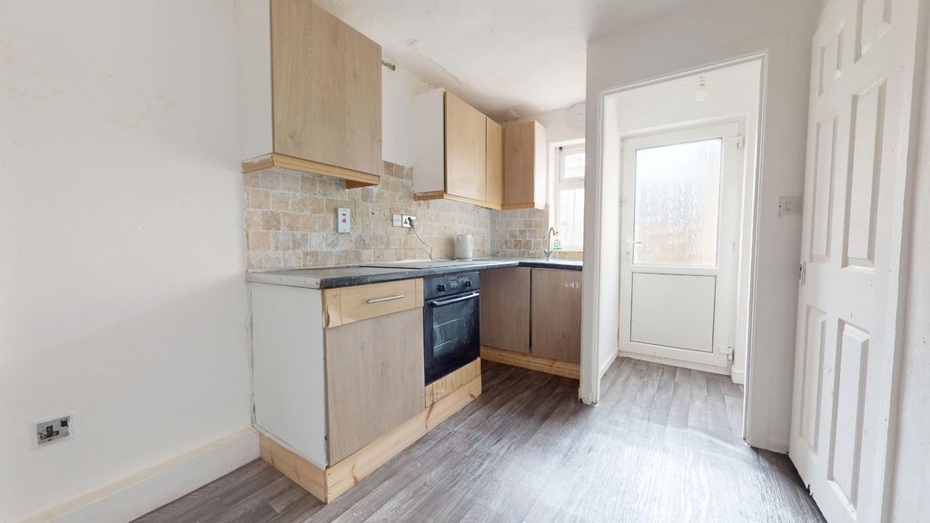 Property photo 2 of 21 3297963