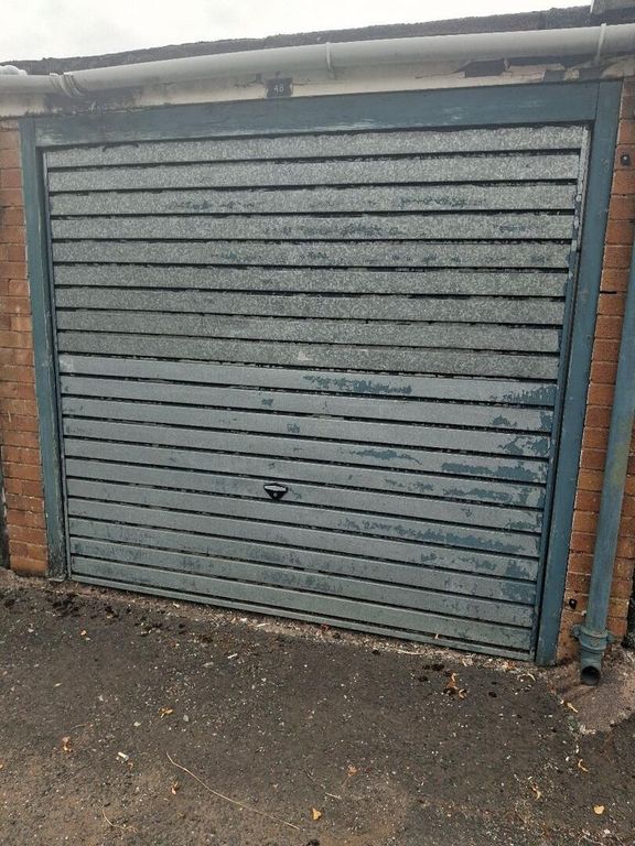 Property photo 1 of 2 Garage