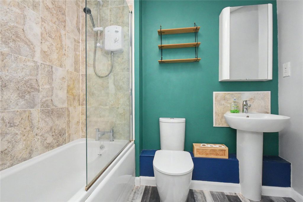1 bed flat for sale17 Harrison Court, Morris Road, Castleford, West Yorkshire WF10