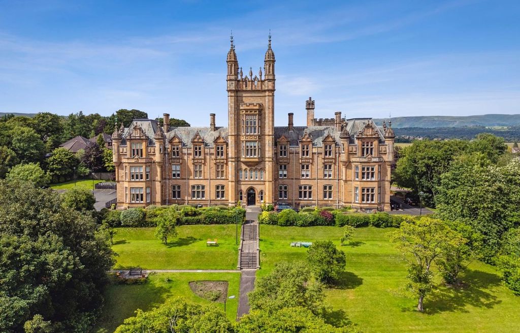 Property photo 1 of 28