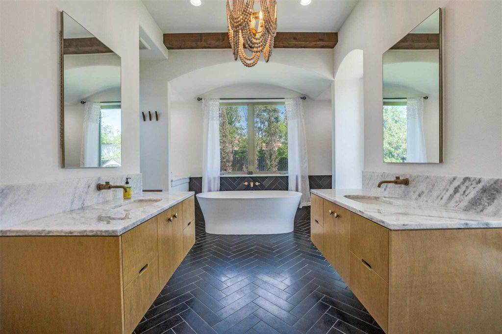 Property photo 1 of 31