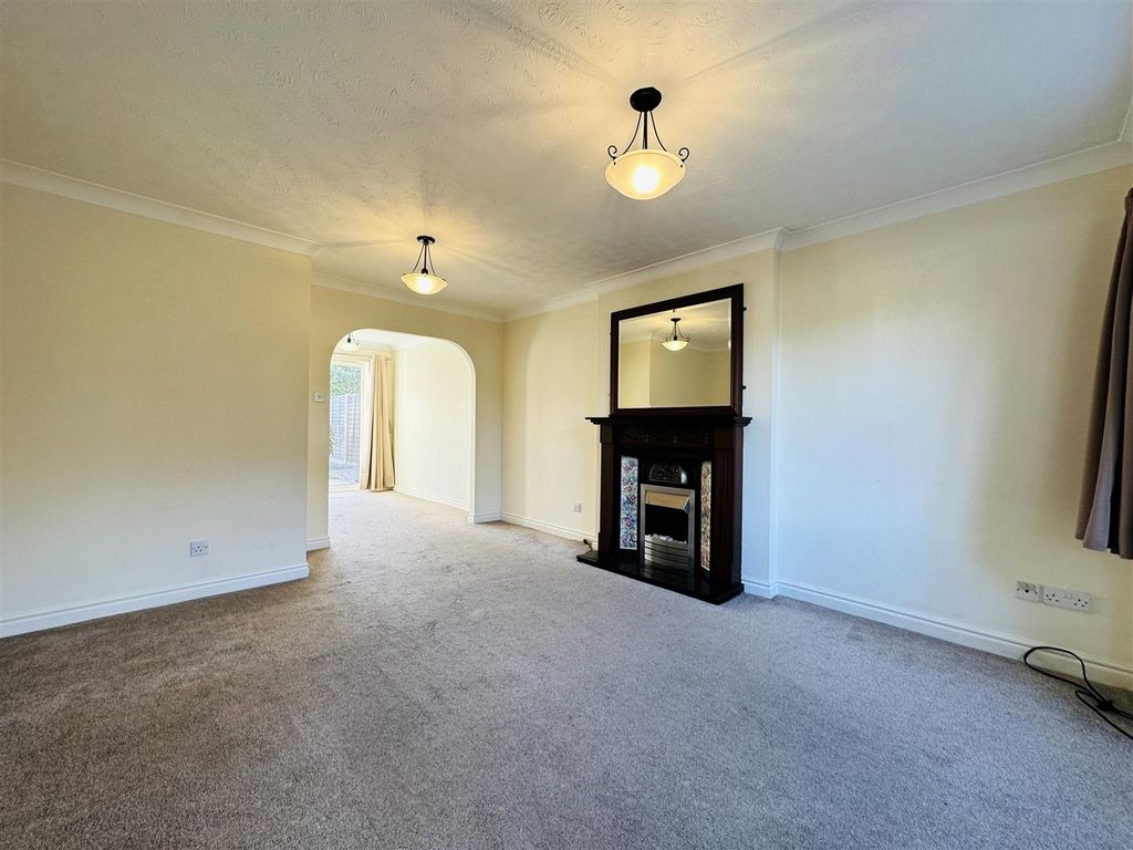 Property photo 3 of 17 Lounge 2.Jpg