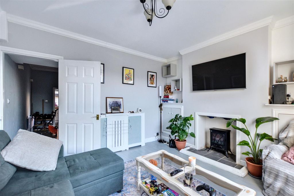 Property photo 3 of 17 Lounge_2.Jpeg