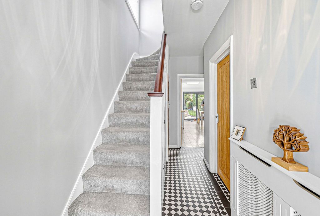 Property photo 2 of 34