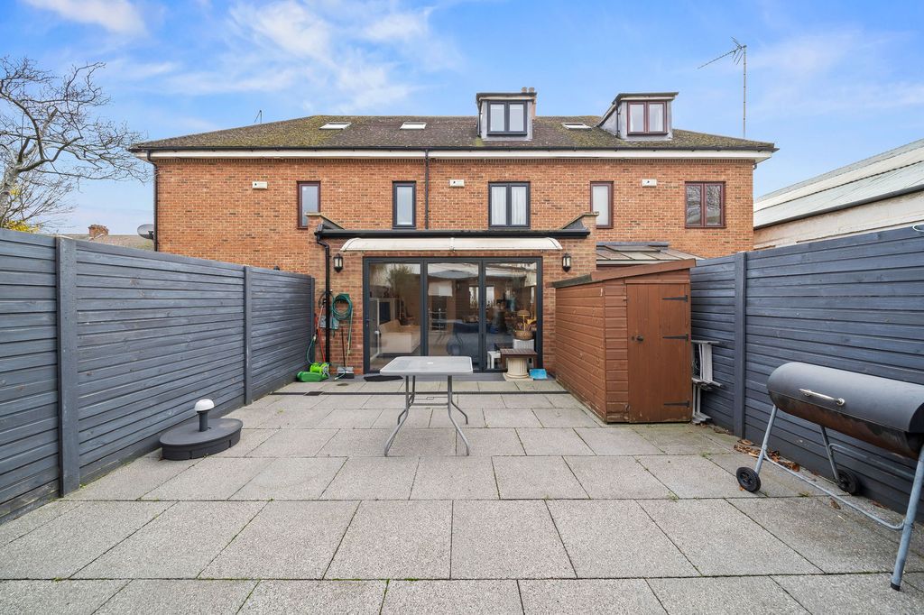 Property photo 2 of 19