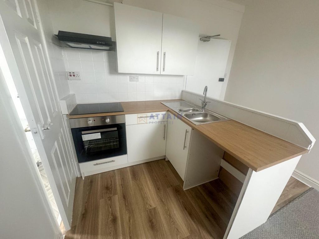 Property photo 3 of 5 Kitchen Close.Jpg