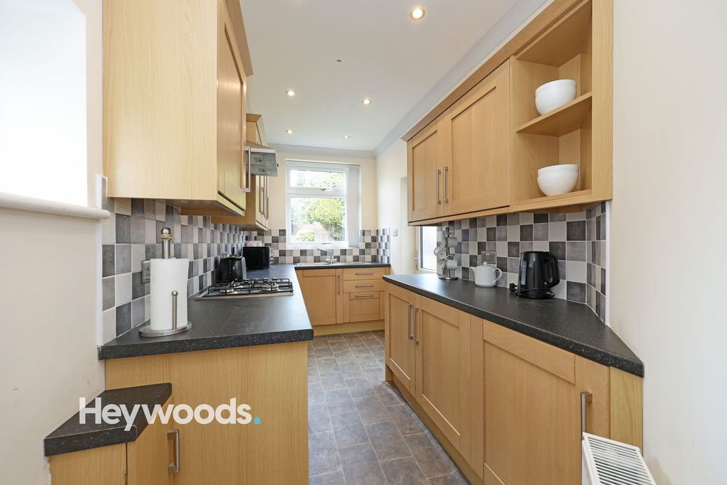 Property photo 2 of 32