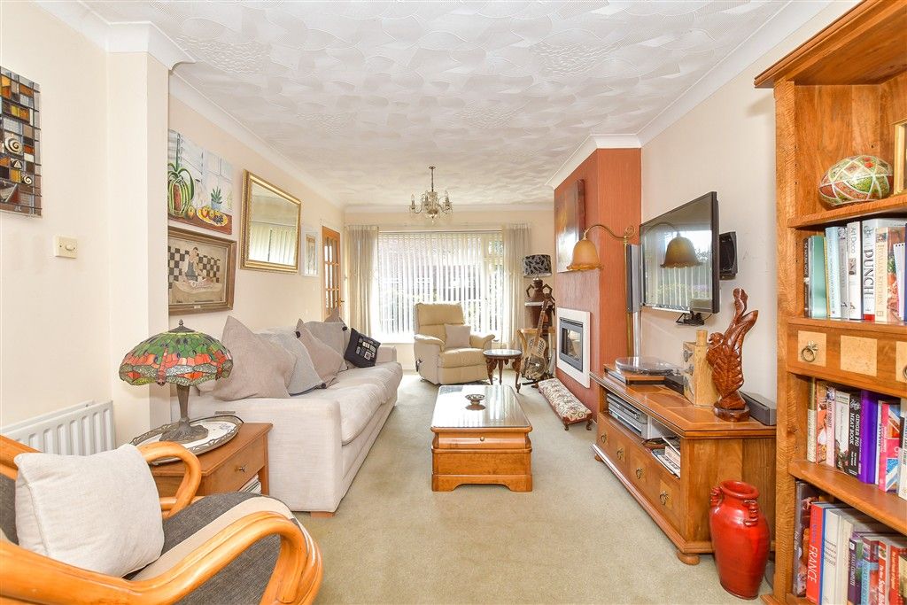 Property photo 3 of 15 Lounge