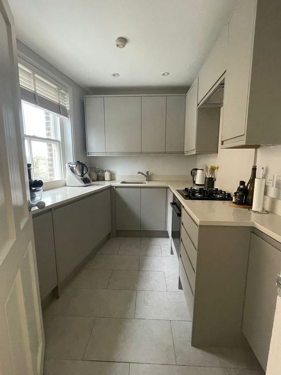 Property photo 2 of 8 Kitchen 