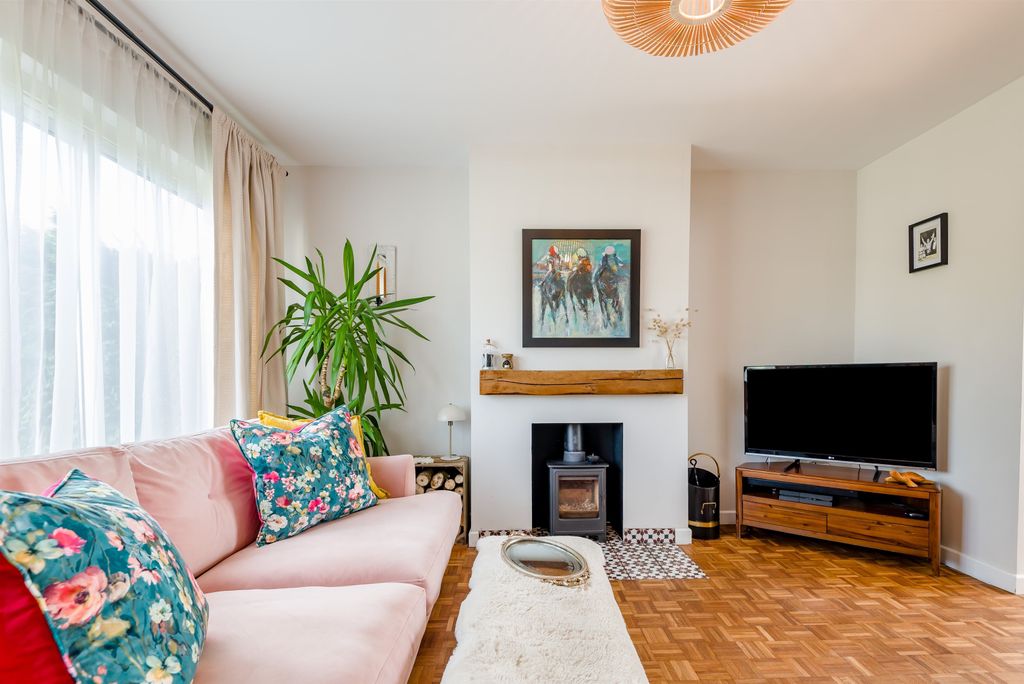 Property photo 3 of 28