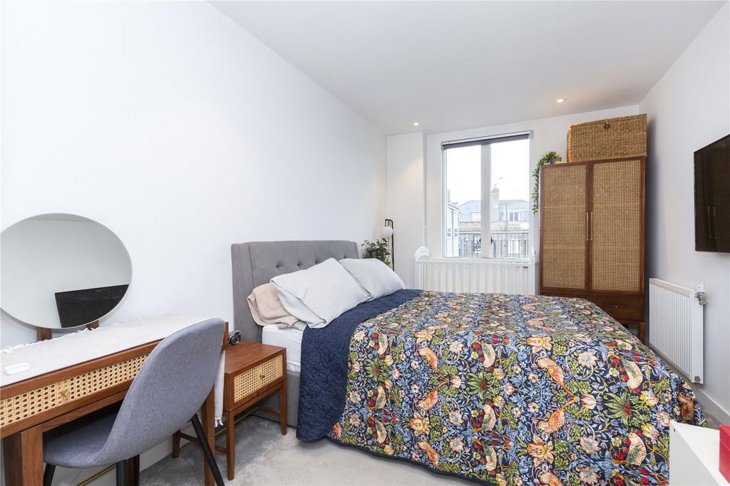 Property photo 3 of 14 Bedroom