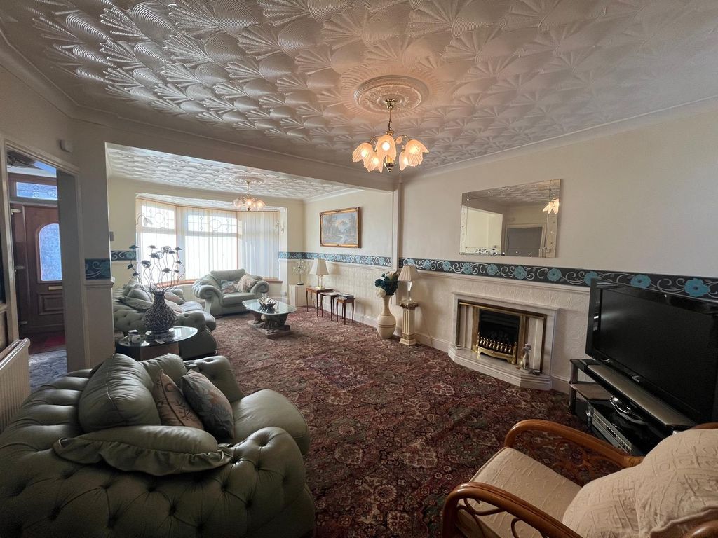 Property photo 3 of 28