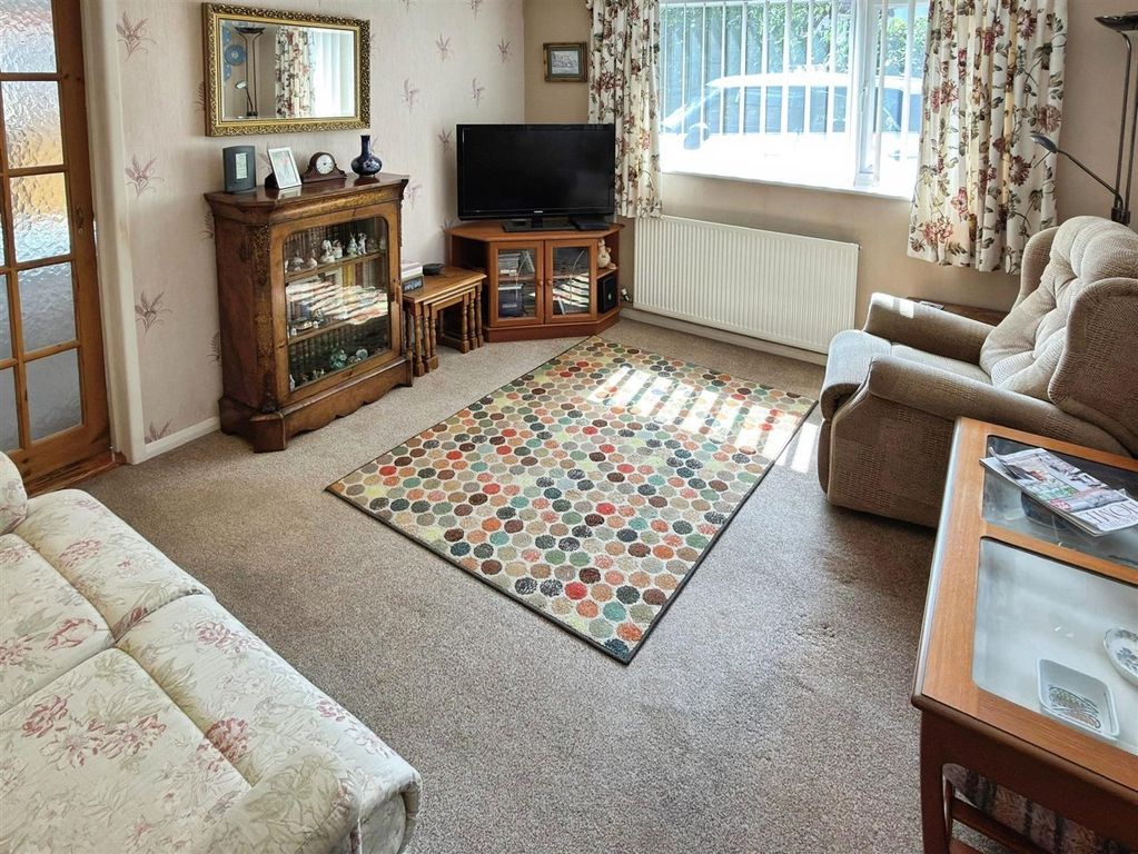 Property photo 3 of 18 Colville Road (2).Jpg