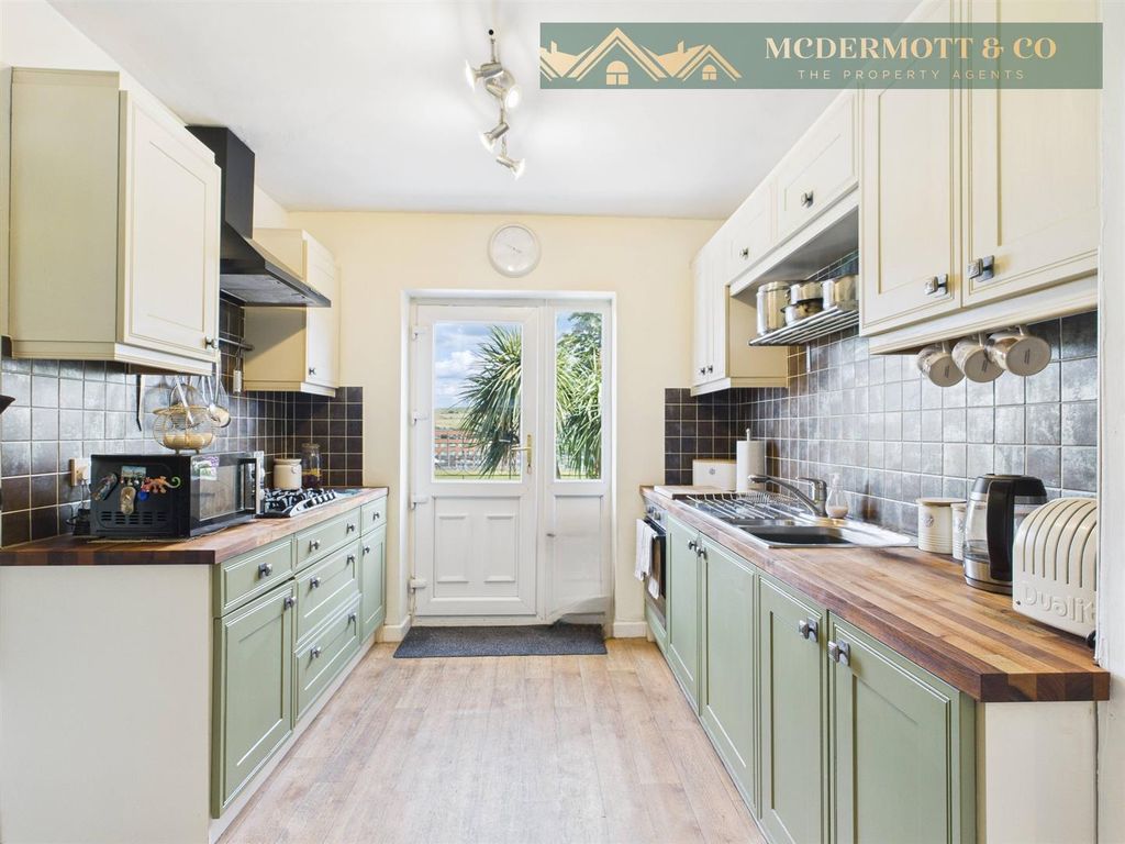 Property photo 2 of 46 Kitchen