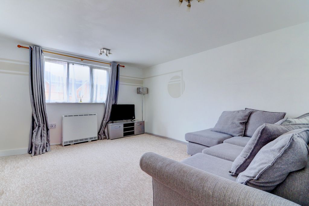 Property photo 2 of 7 Picture No. 11