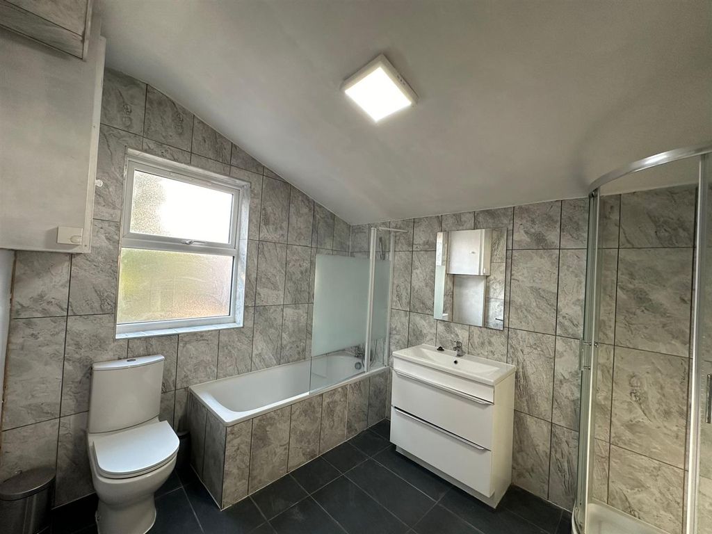 Property photo 2 of 10 Bathroom.Jpg