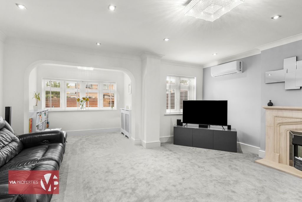 Property photo 2 of 31 Photo 6