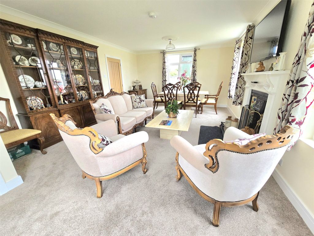 Property photo 3 of 18 Living Room