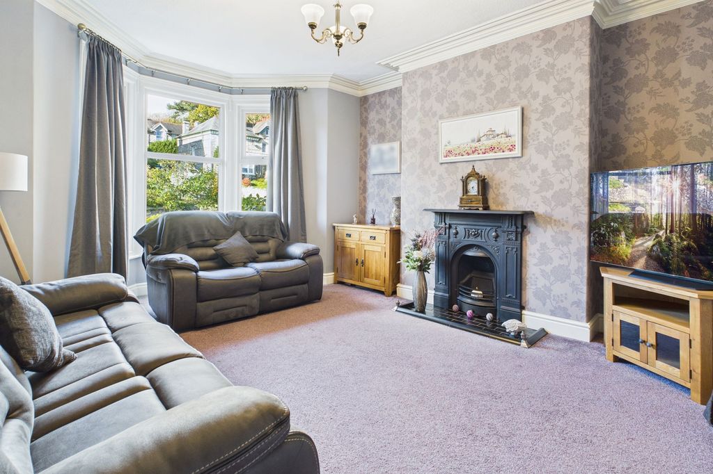 Property photo 3 of 36