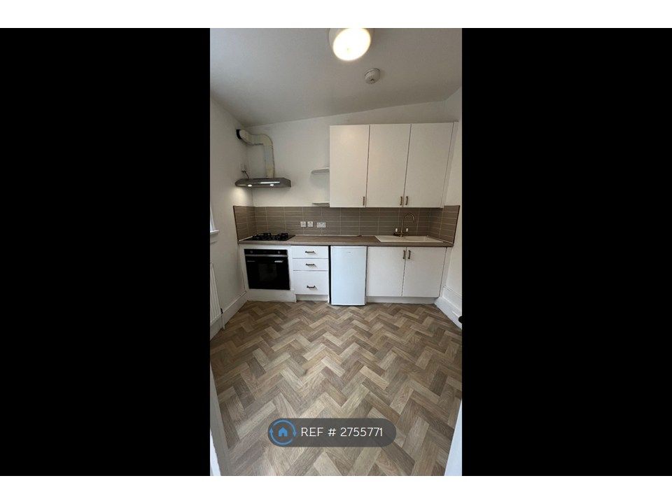 Property photo 2 of 18 Kitchen