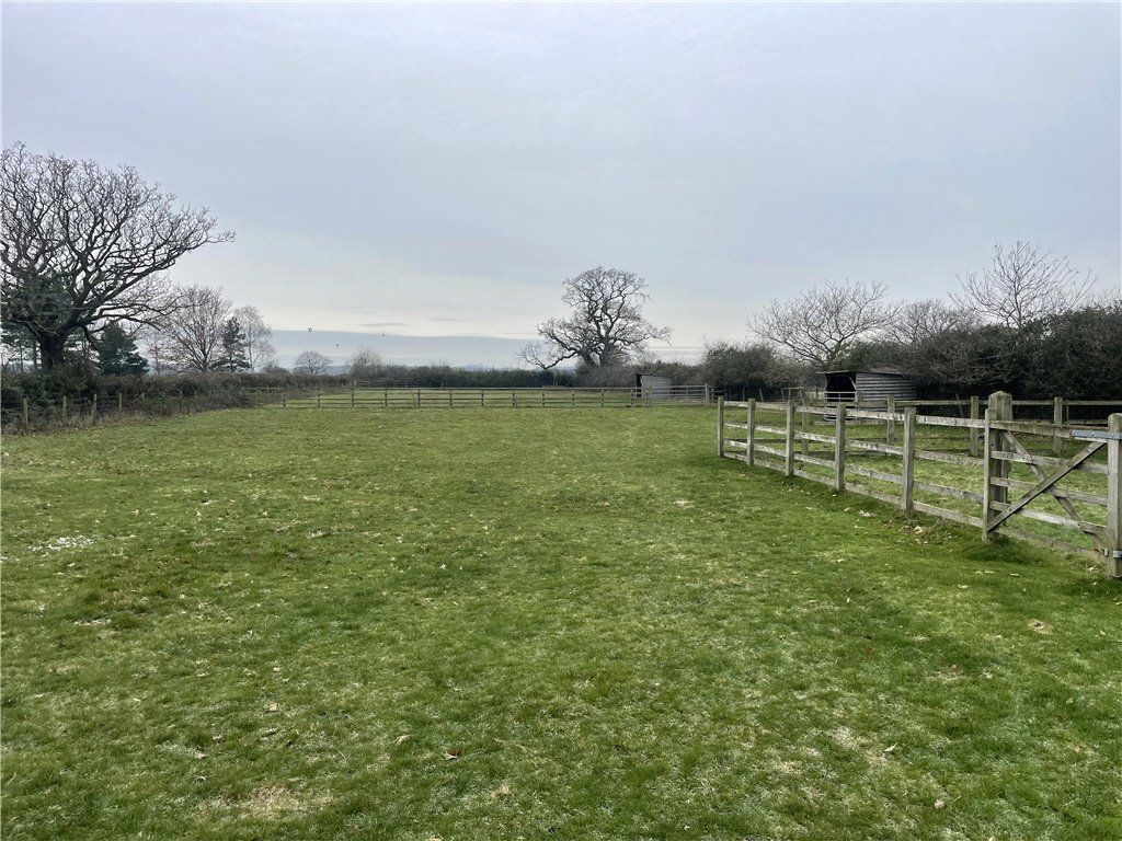 Property photo 3 of 8 Paddock 2