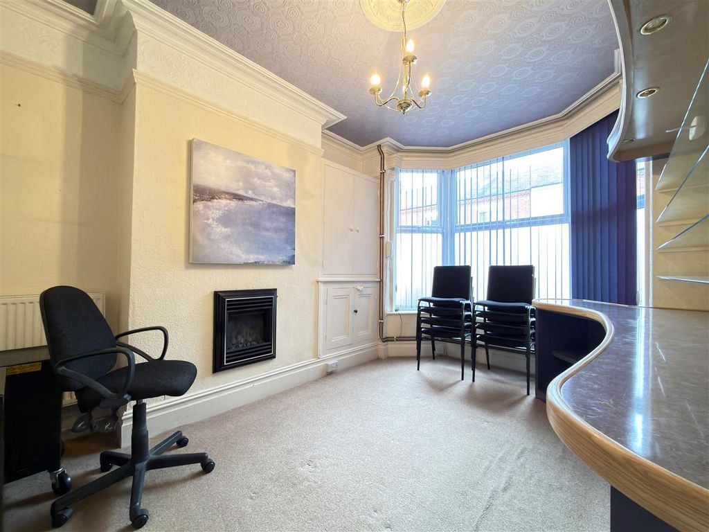 Property photo 2 of 14 Lounge