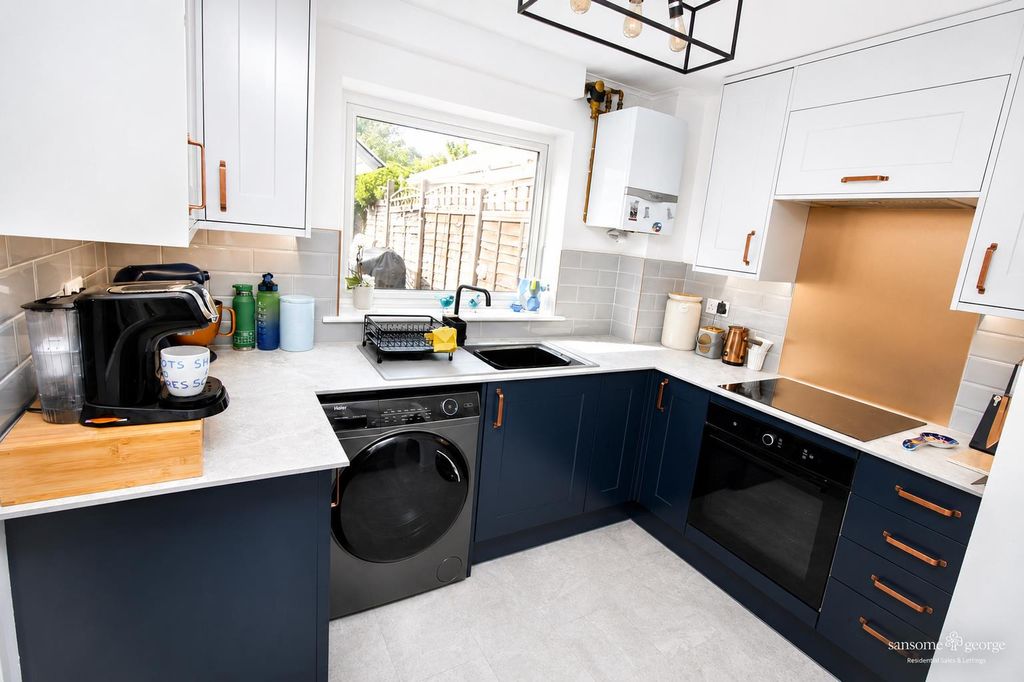 Property photo 3 of 18 Kitchen