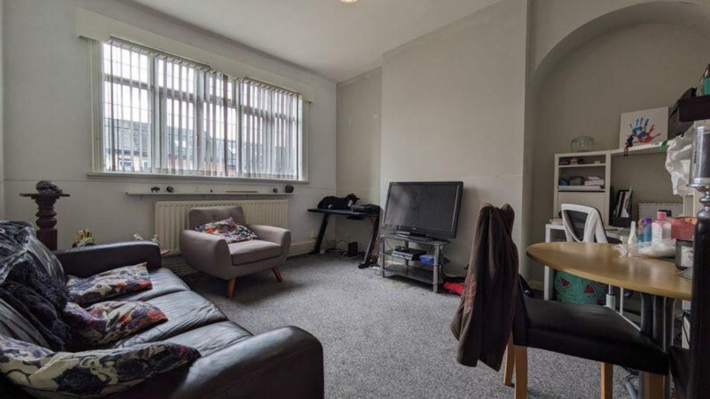 Property photo 1 of 5 A Spacious And Inviting Large Modern Living Room, ...