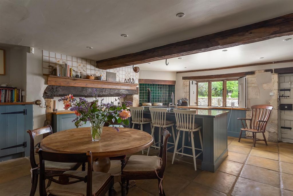 Property photo 2 of 35 46 - Chedworth Manor - Gl54 4Aa - Web.Jpg