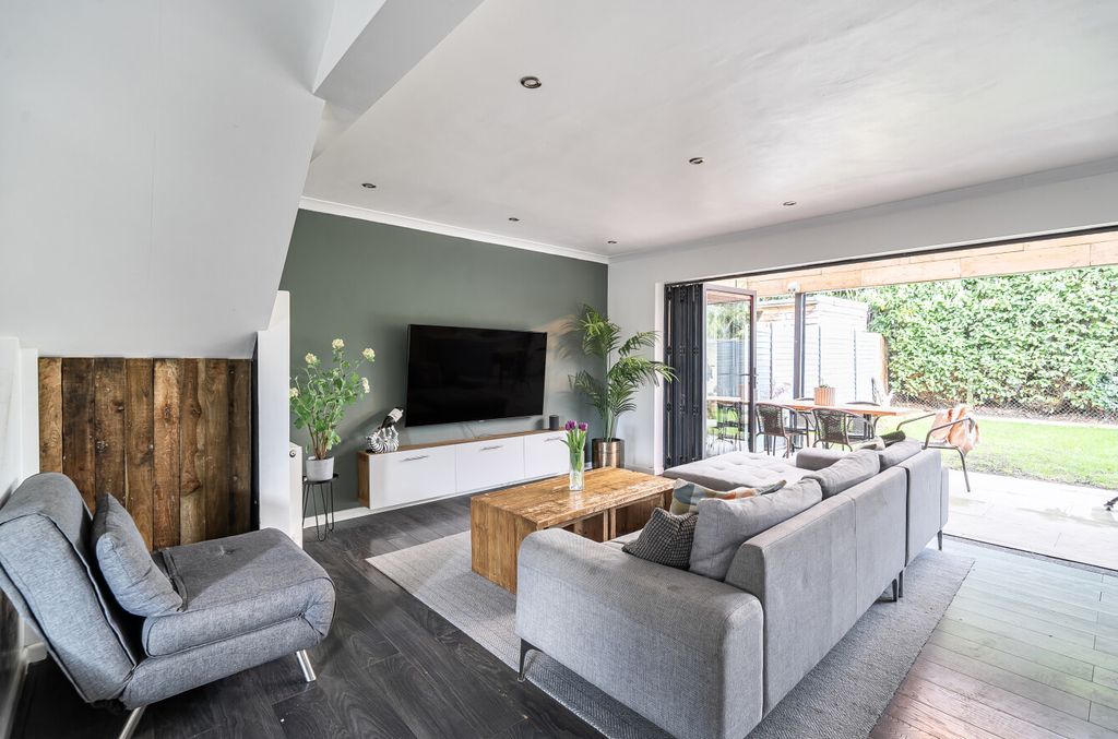 Property photo 3 of 21 Picture 3