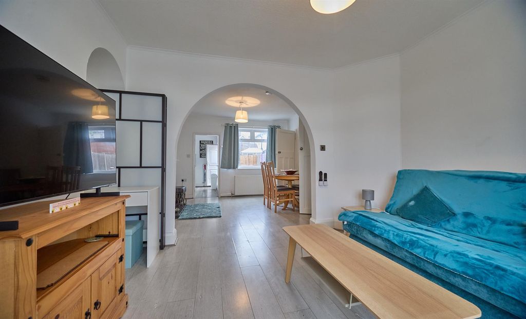 Property photo 3 of 13 Cov Rd Hk.Jpg