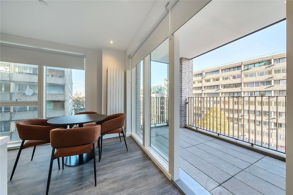 Property photo 2 of 17 Picture No. 33