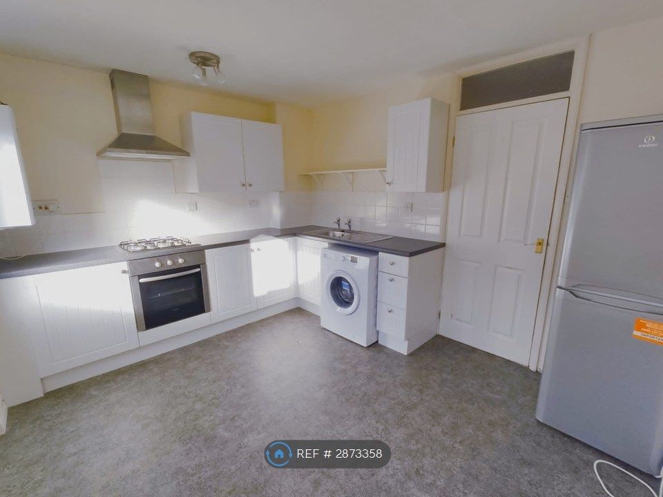 Property photo 3 of 7 Kitchen