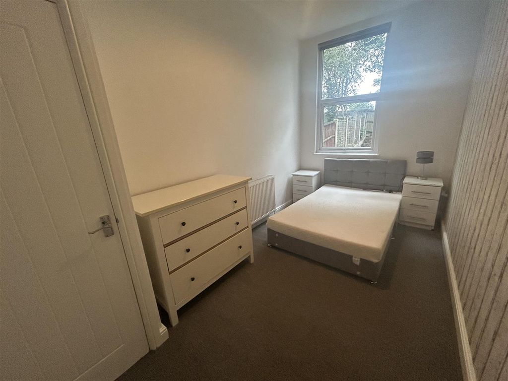 Property photo 2 of 6 Room 4.Jpg