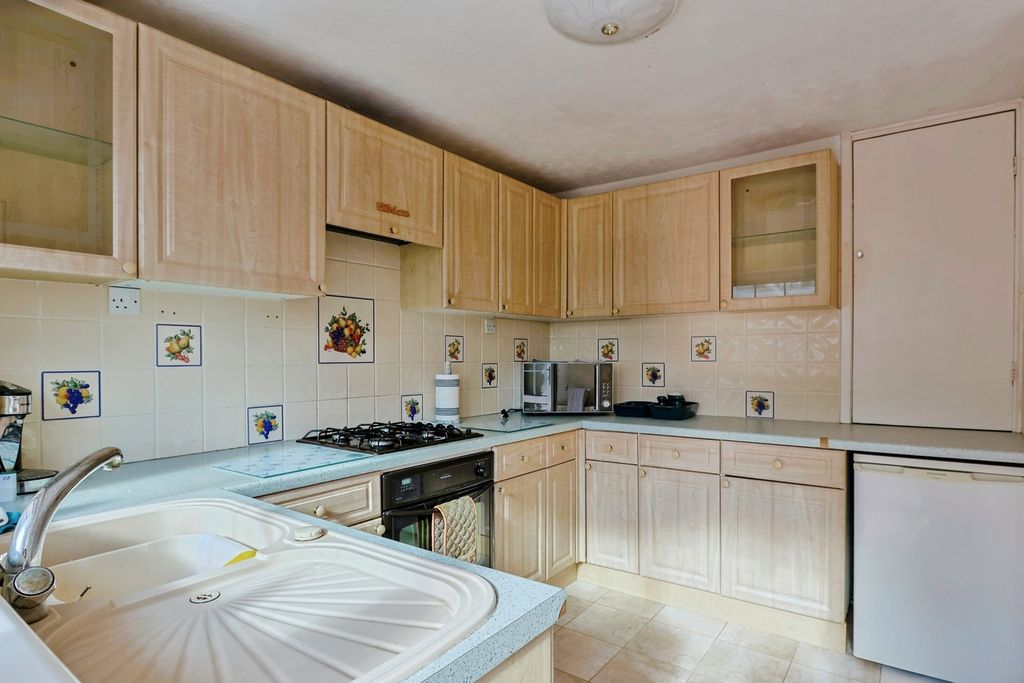 Property photo 2 of 17 Kitchen