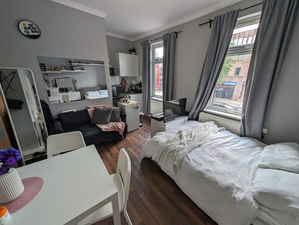 Property photo 2 of 12 Studio 1- £1200 Available 12/06/2026